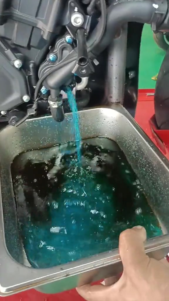 CFMOTO 450SR: oil change and coolant replacement